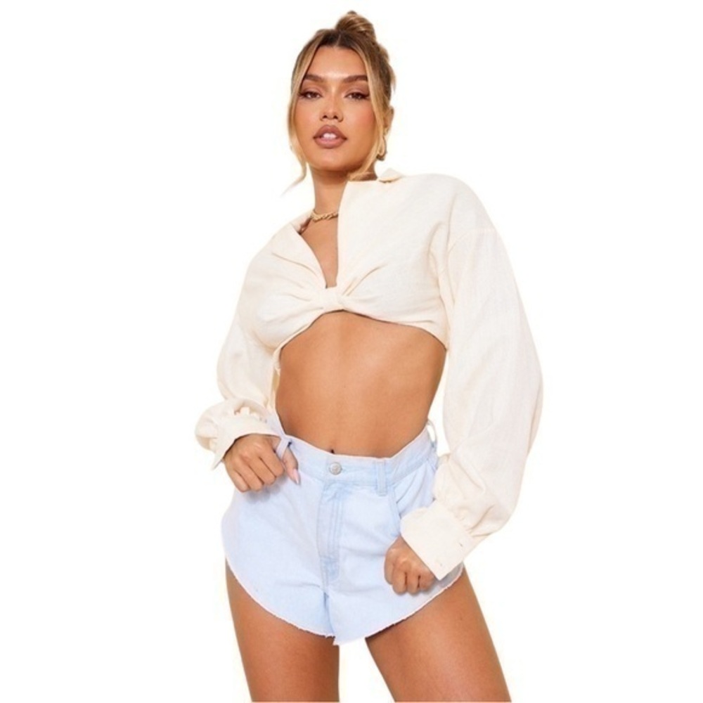 Pretty Little Thing Bleach Wash Raw Hem Denim Hotpants ✨